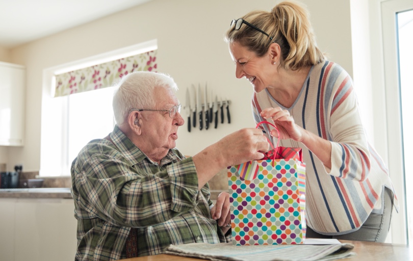 Servicios de Protección al Adulto ayuda a los adultos vulnerables mayores de 65 años.
